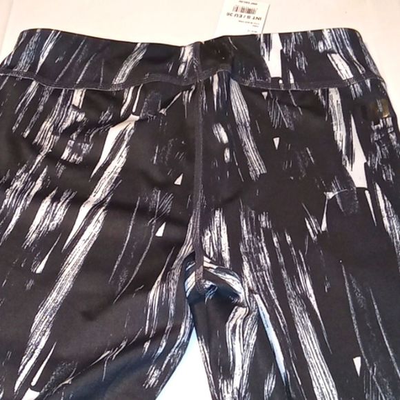 USAPRO BLACK AND WHITE LEGGINGS WITH MESH BOTTOM/AND GLOW IN THE DARK STRIPES - Picture 4 of 4